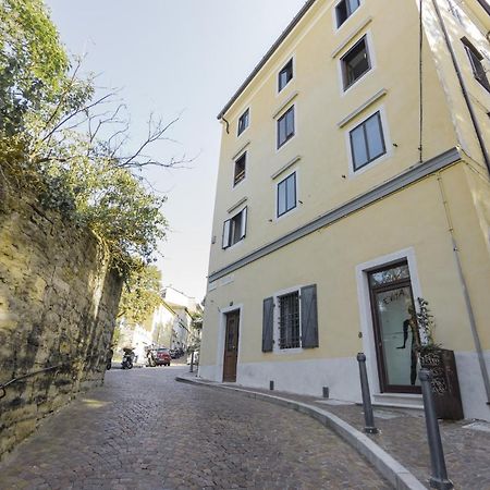 Monte 21 - San Giusto Apartment Trieste Luaran gambar